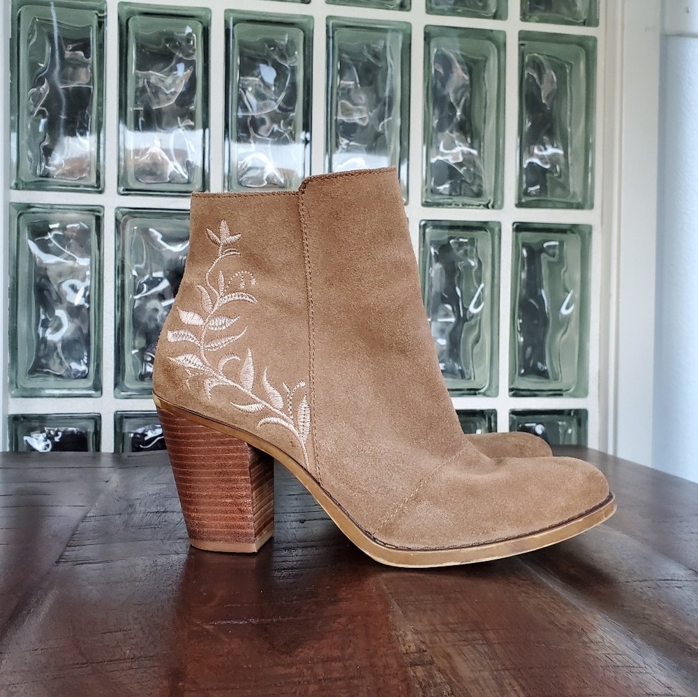 Lucky Brand Elenor Embroidered Suede Boot